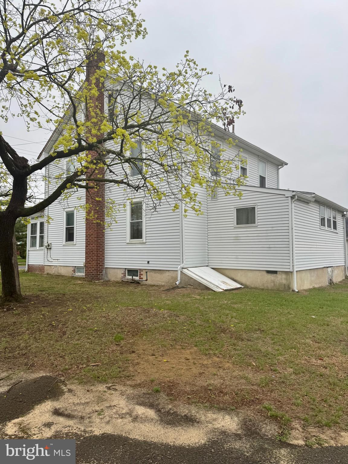 60 Hartford Road Delran, NJ 08075 - Photo 5 of 16 a view of a house with a yard