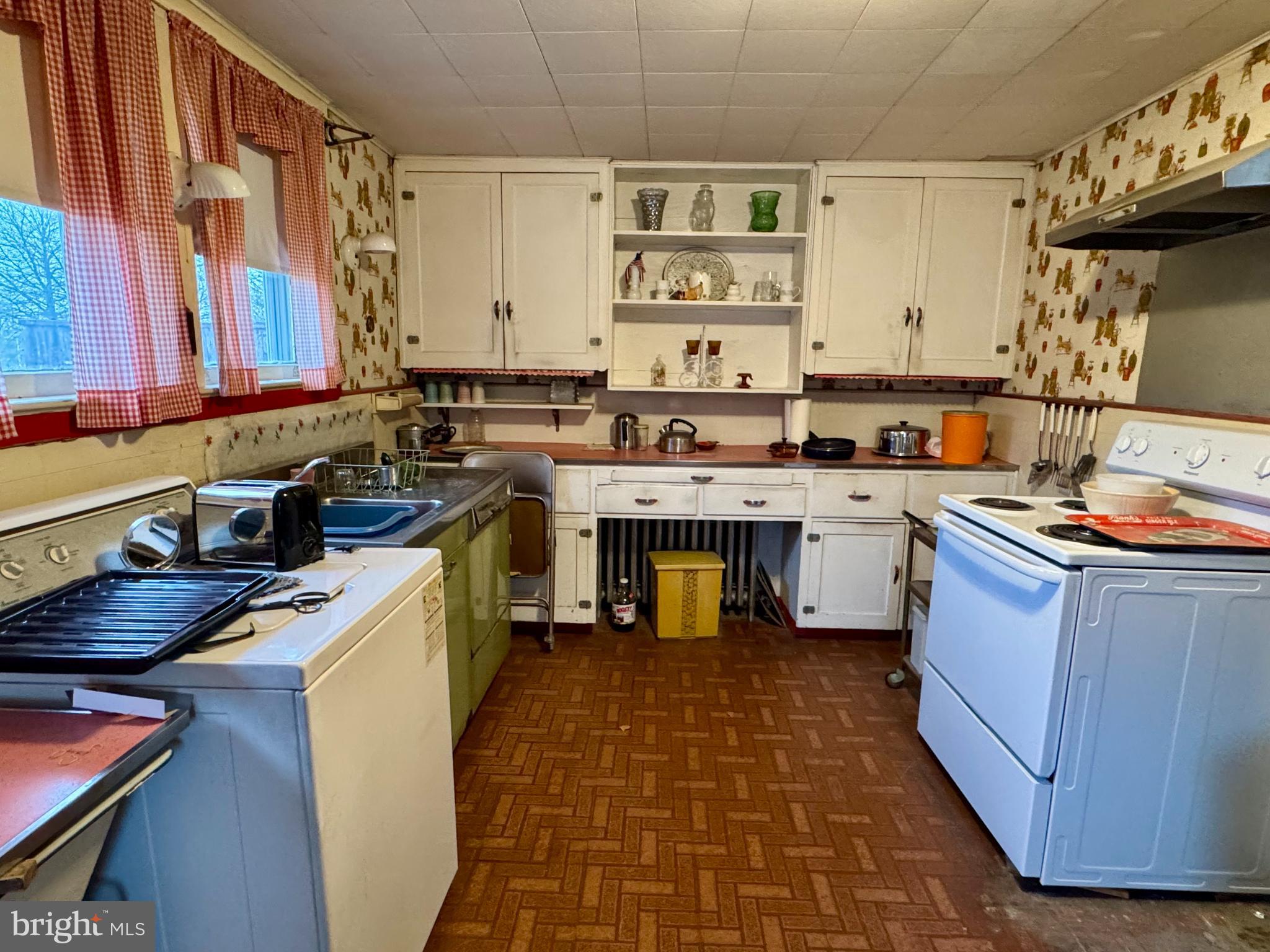 60 Hartford Road Delran, NJ 08075 - Photo 8 of 16 a kitchen with a stove a sink dishwasher and a refrigerator