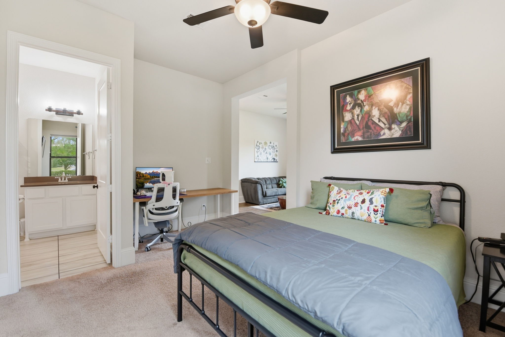 10102 South Goshawk Trail Conroe, TX 77385 - Photo 27 of 45 Private Guest Suite - 1st Floor