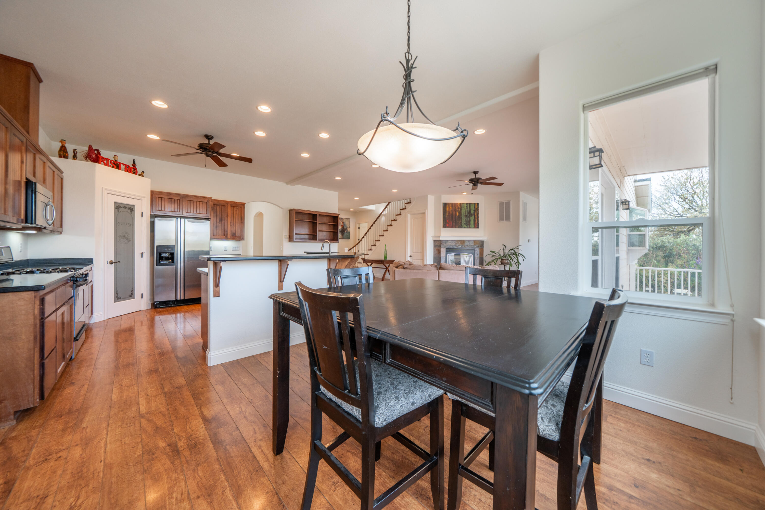 8180 Whispering Oaks Road Redding, CA 96002 - Photo 19 of 100 BREAKFAST NOOK