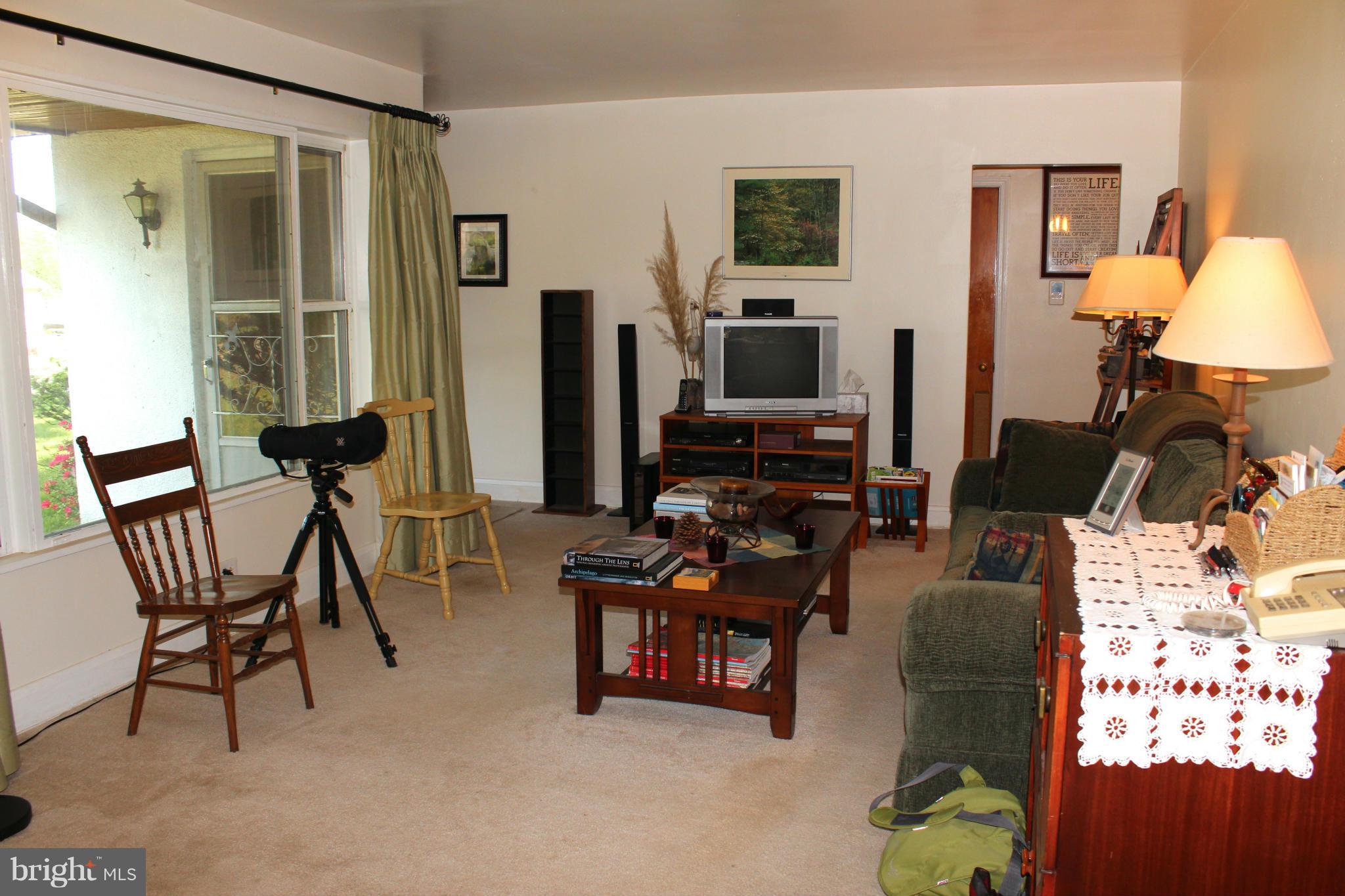 1565 Efford Road Pasadena, MD 21122 - Photo 16 of 30 Living Room