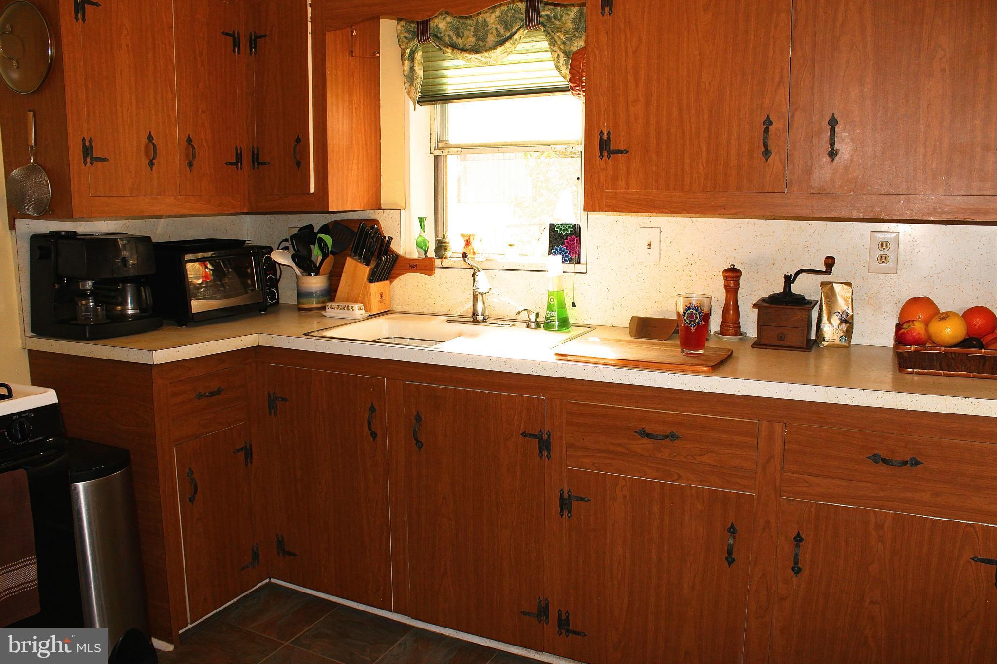 1565 Efford Road Pasadena, MD 21122 - Photo 23 of 30 Kitchen