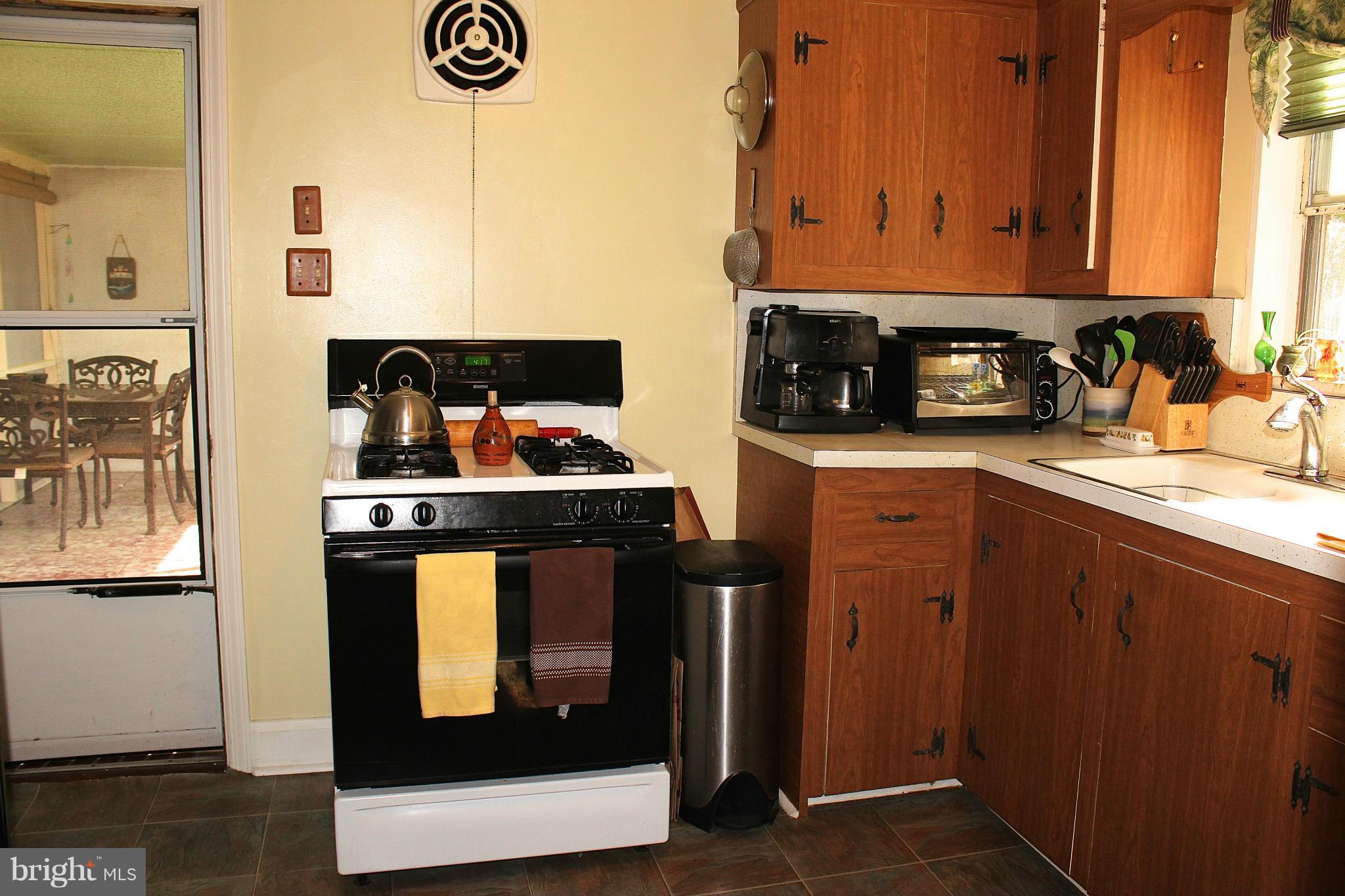1565 Efford Road Pasadena, MD 21122 - Photo 24 of 30 Kitchen