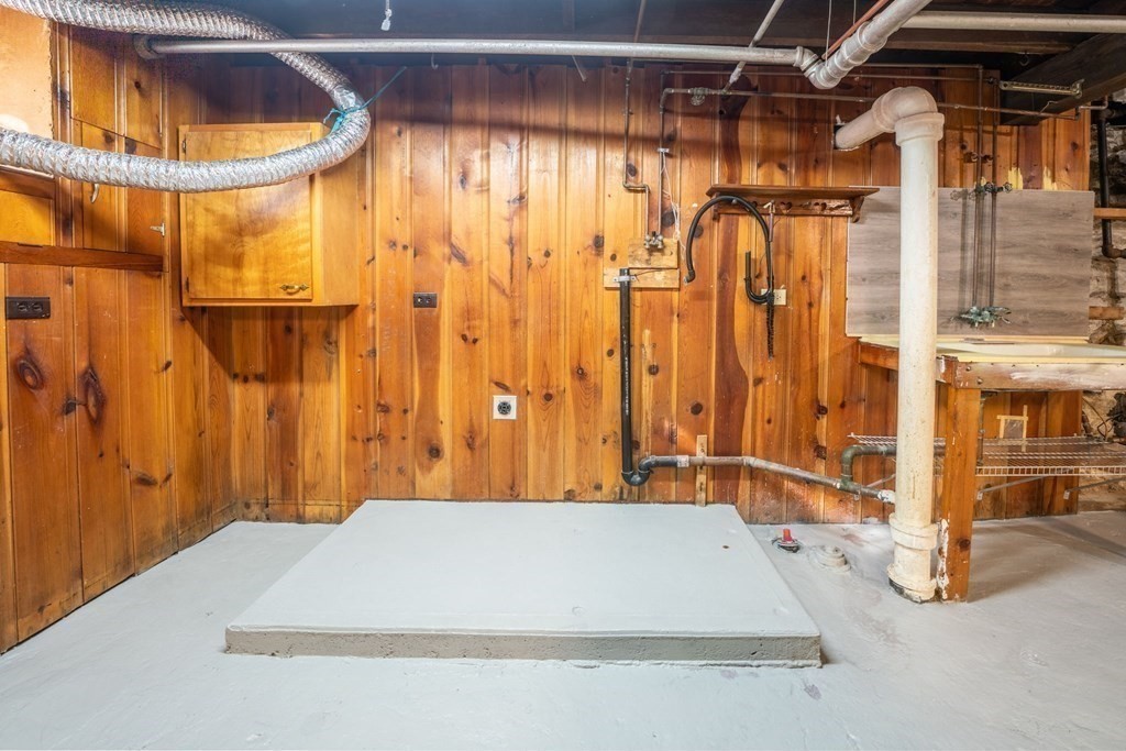 44 Beaconsfield Road Worcester, MA 01602 - Photo 27 of 32 a bathroom with a bathtub and shower
