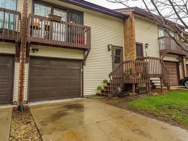$240,000 | 317 Ozark Drive, Bolingbrook, IL 60440