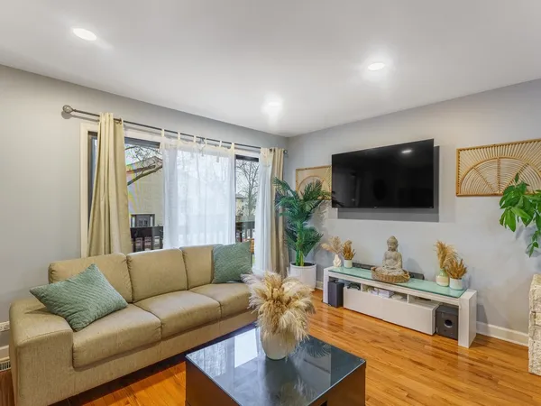 $240,000 | 317 Ozark Drive, Bolingbrook, IL 60440