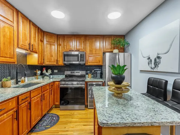 $240,000 | 317 Ozark Drive, Bolingbrook, IL 60440