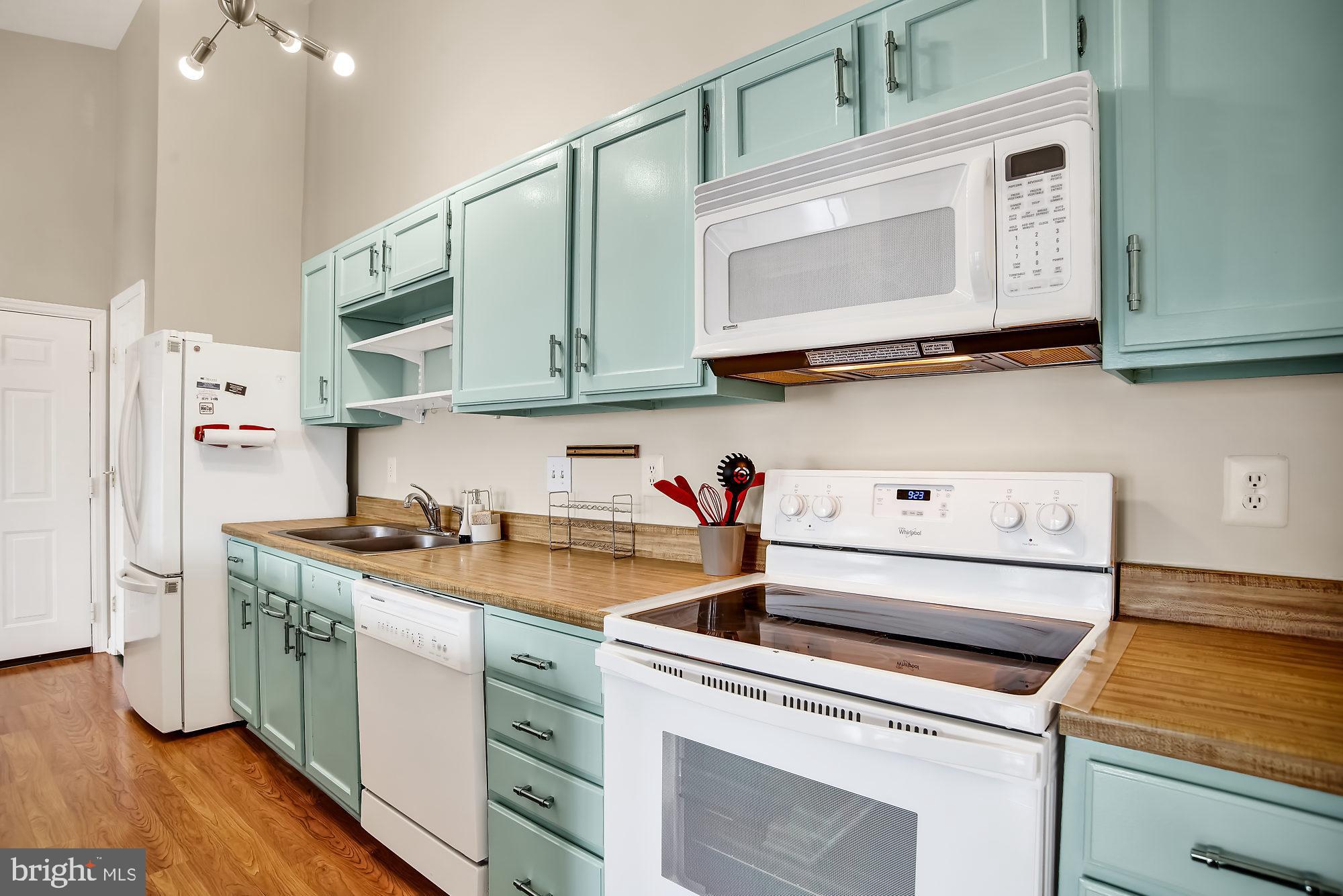 647 Deering Road, Unit 2M Pasadena, MD 21122 - Photo 3 of 25 Kitchen