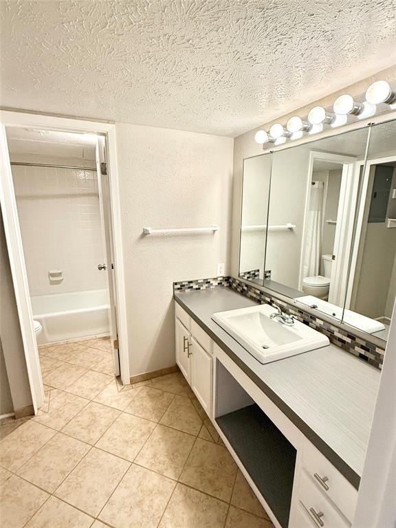 4545 North O'Connor Road, Unit 2251 Irving, TX 75062 - Photo 16 of 25 a bathroom with a sink a vanity and a mirror