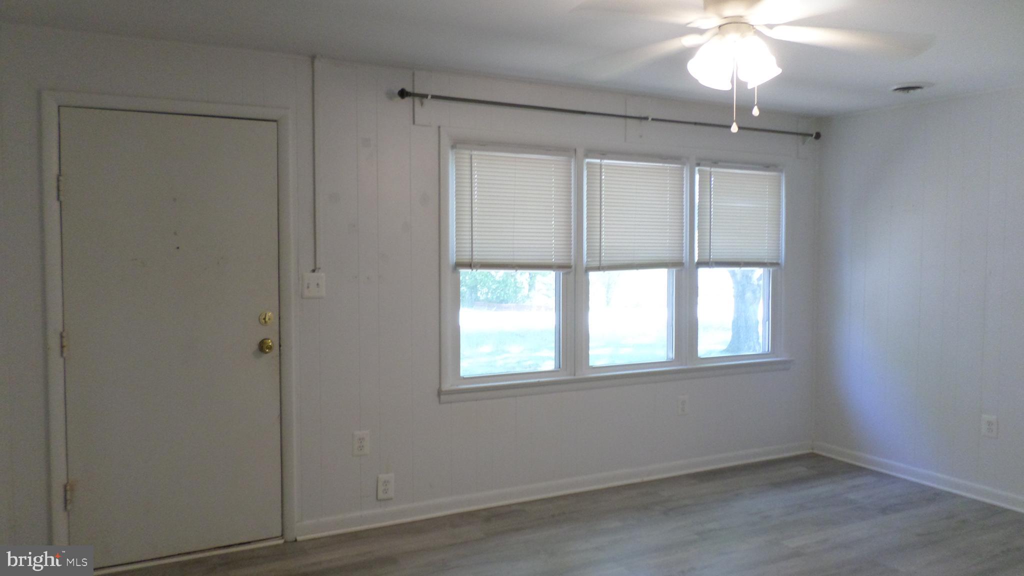430 Holly Way Colonial Beach, VA 22443 - Photo 3 of 17 living room