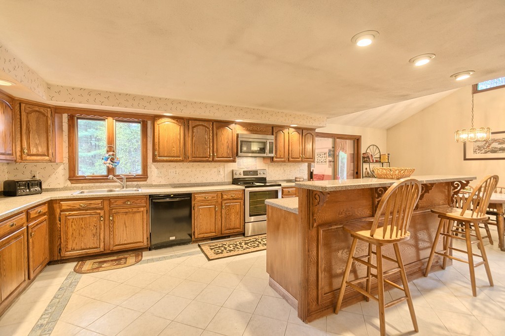 42 California Road Tewksbury, MA 01876 - Photo 11 of 29 Gallery Image 11