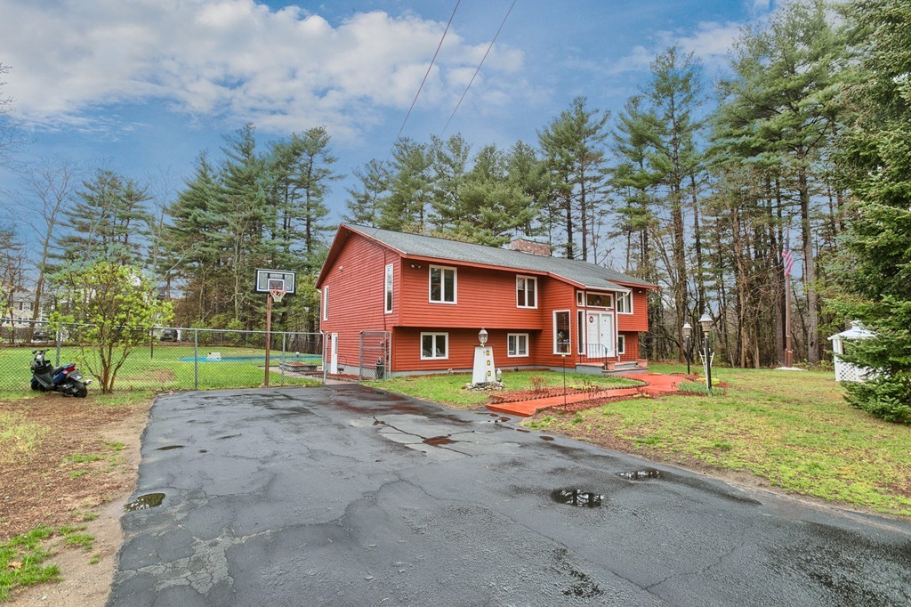 42 California Road Tewksbury, MA 01876 - Photo 2 of 29 Gallery Image 2