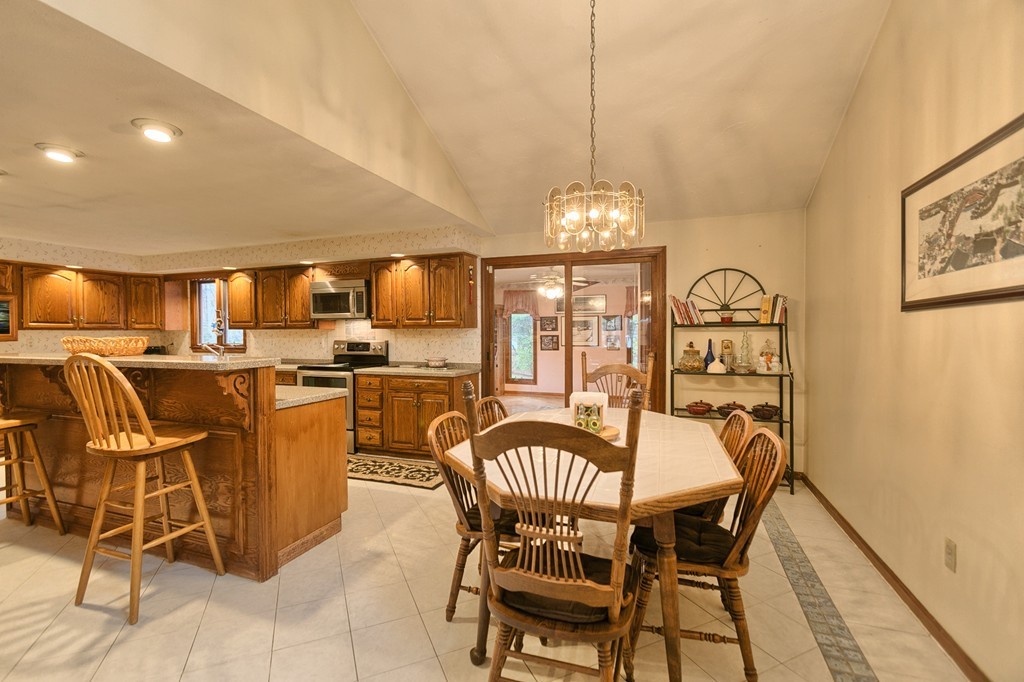 42 California Road Tewksbury, MA 01876 - Photo 9 of 29 Gallery Image 9