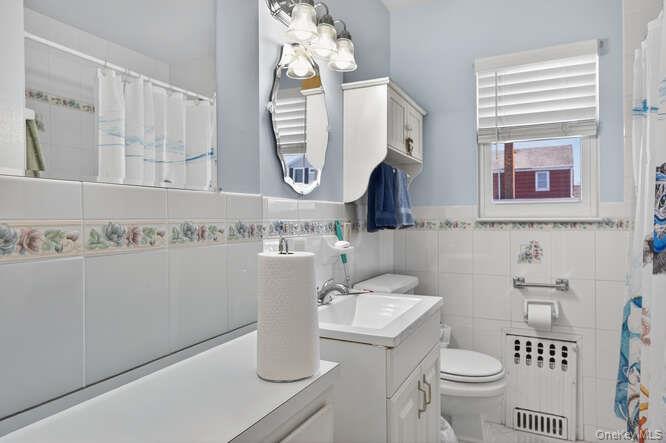 344 White Road Mineola, NY 11501 - Photo 17 of 24