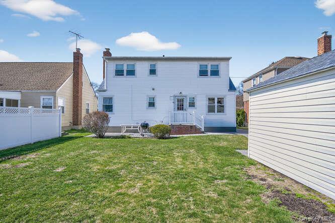 344 White Road Mineola, NY 11501 - Photo 19 of 24