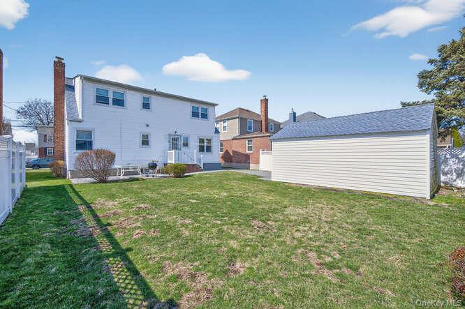 344 White Road Mineola, NY 11501 - Photo 20 of 24