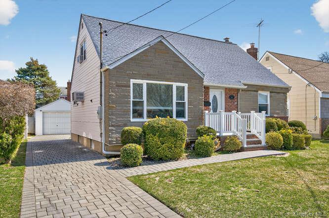 344 White Road Mineola, NY 11501 - Photo 3 of 24