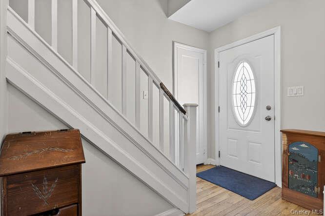 344 White Road Mineola, NY 11501 - Photo 4 of 24