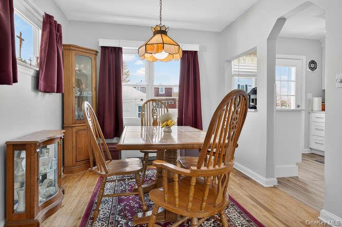 344 White Road Mineola, NY 11501 - Photo 7 of 24