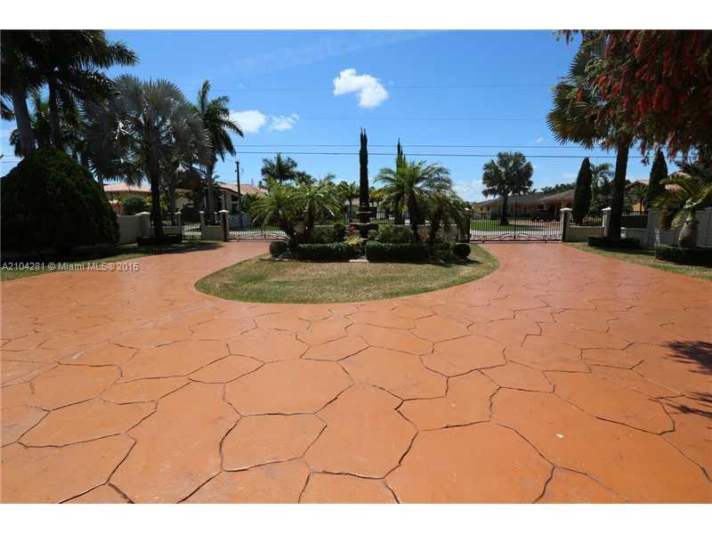 3845 Southwest 128th Avenue Miami, FL 33175 - Photo 3 of 35 a view of outdoor space with city view