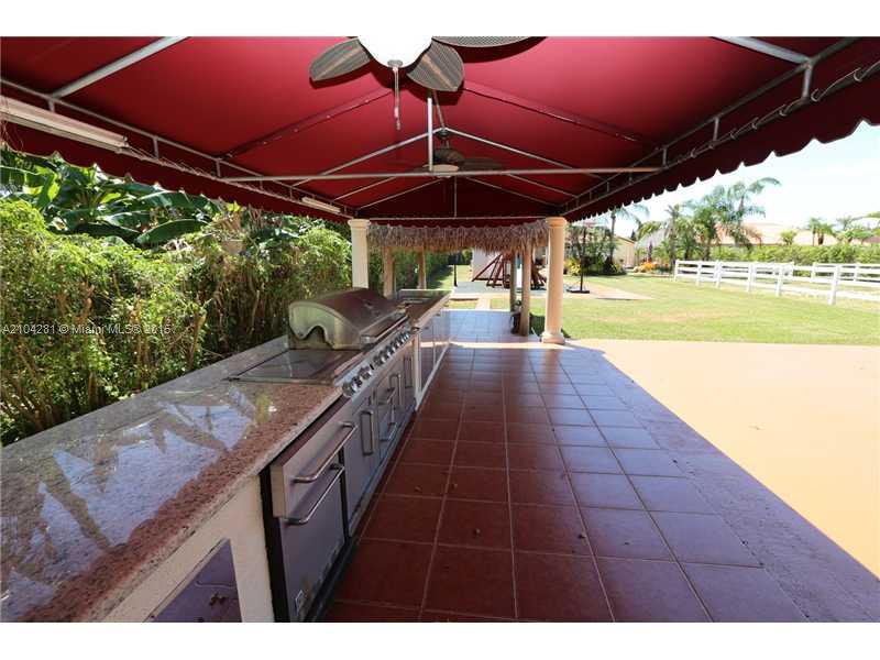 3845 Southwest 128th Avenue Miami, FL 33175 - Photo 33 of 35 a view of an outdoor space with swimming pool