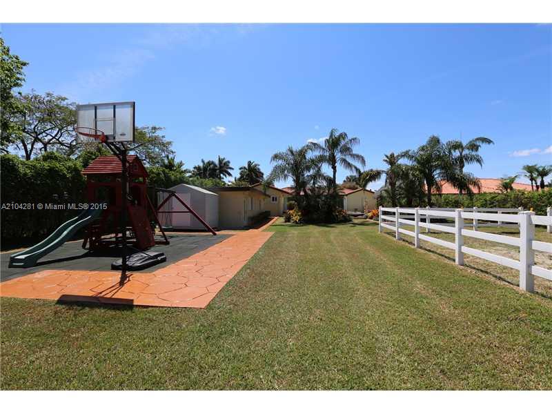 3845 Southwest 128th Avenue Miami, FL 33175 - Photo 34 of 35 a view of a backyard