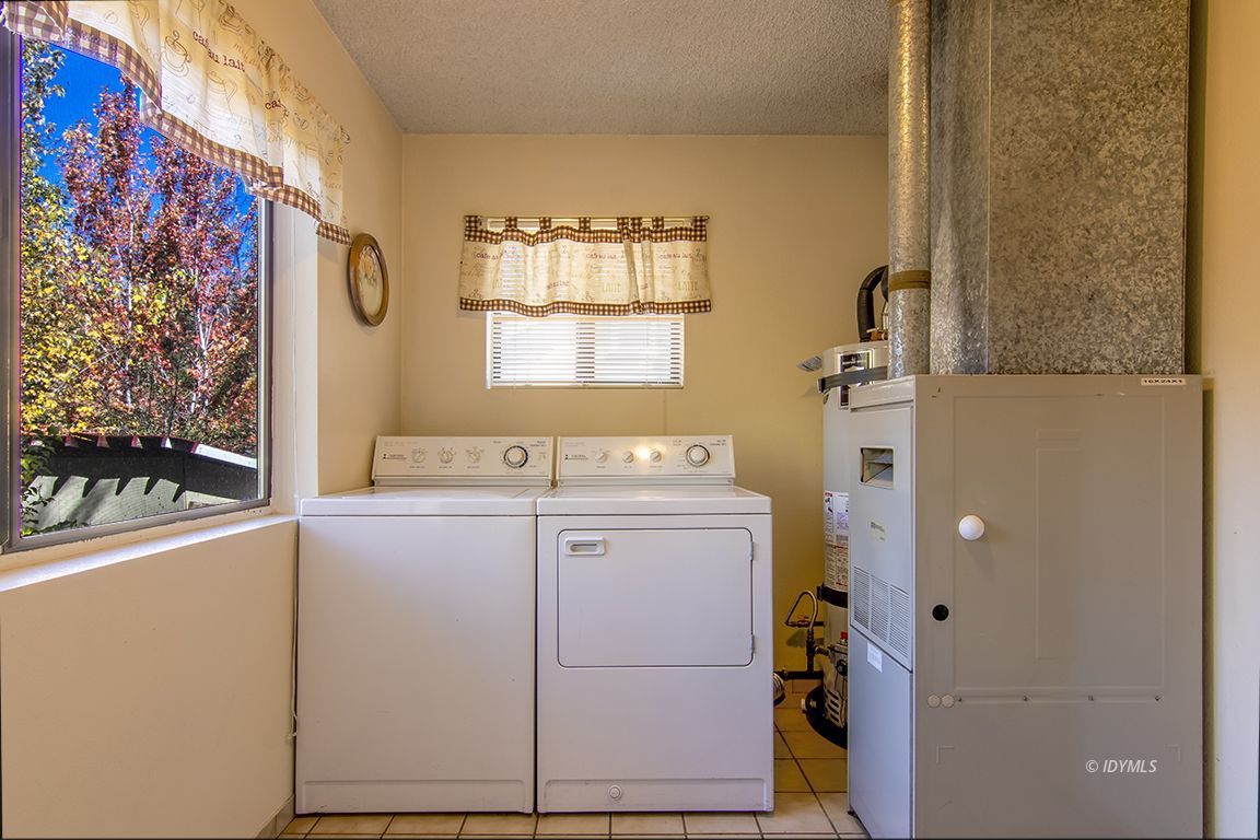 26833 Idyllwild Road Idyllwild, CA 92549 - Photo 25 of 38 a utility room with dryer and washer