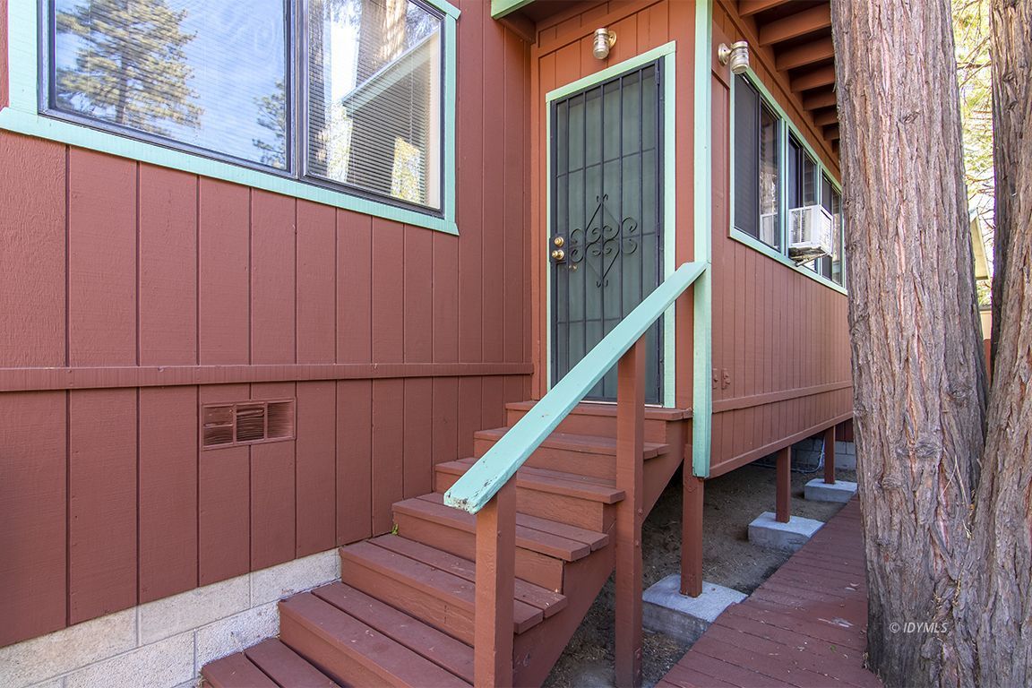 26833 Idyllwild Road Idyllwild, CA 92549 - Photo 36 of 38 a view of entryway