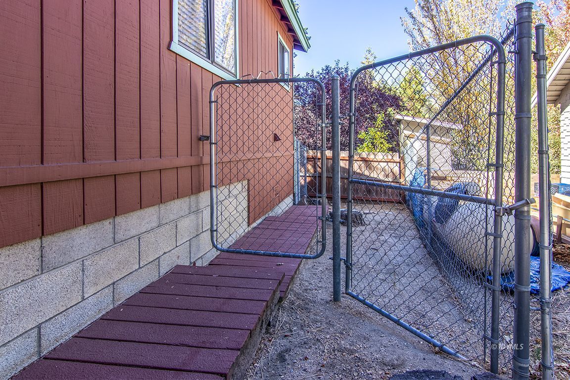 26833 Idyllwild Road Idyllwild, CA 92549 - Photo 37 of 38 a view of a pathway with a backyard