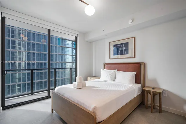 $2,350 | 11 Northeast 6th Street, Unit 2206, Miami, FL 33132