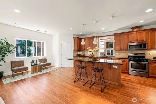 $1,450,000 | 810 5th Avenue Northwest, Issaquah, WA 98027