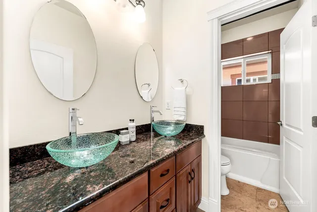 $1,450,000 | 810 5th Avenue Northwest, Issaquah, WA 98027