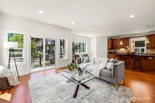 $1,450,000 | 810 5th Avenue Northwest, Issaquah, WA 98027