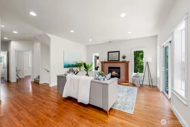 $1,450,000 | 810 5th Avenue Northwest, Issaquah, WA 98027