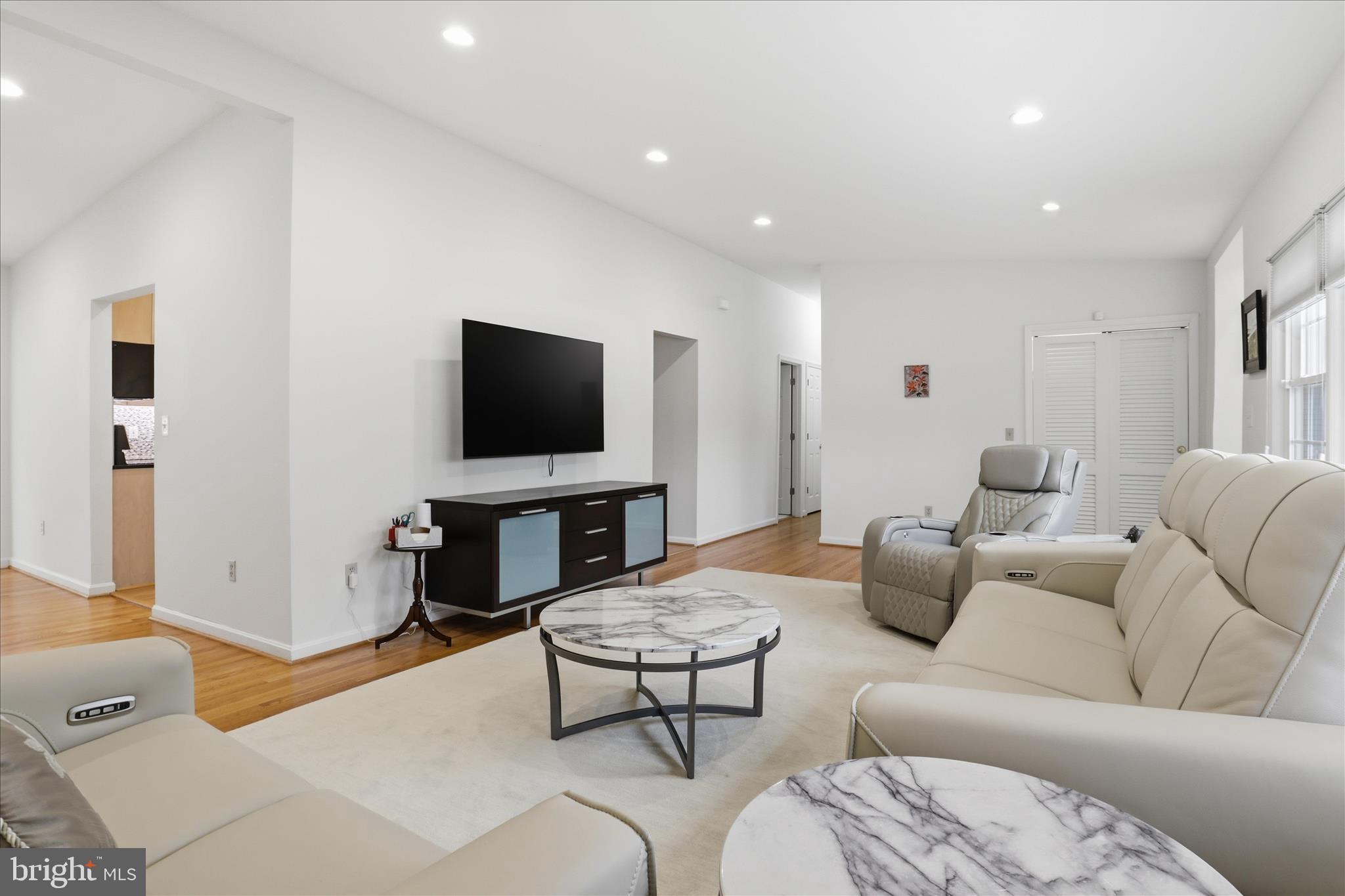 10009 Fairoaks Road Vienna, VA 22181 - Photo 12 of 54