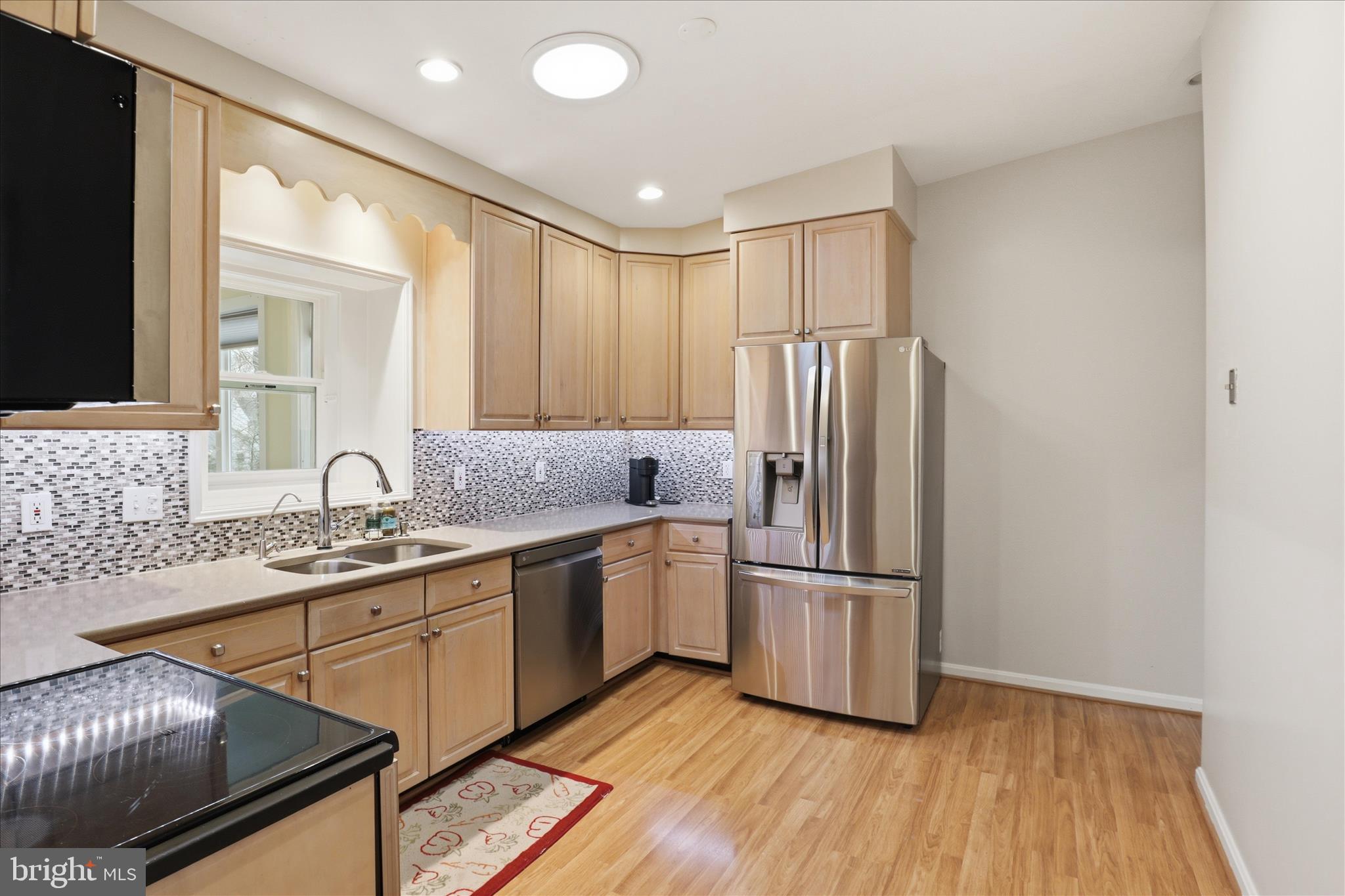 10009 Fairoaks Road Vienna, VA 22181 - Photo 4 of 54