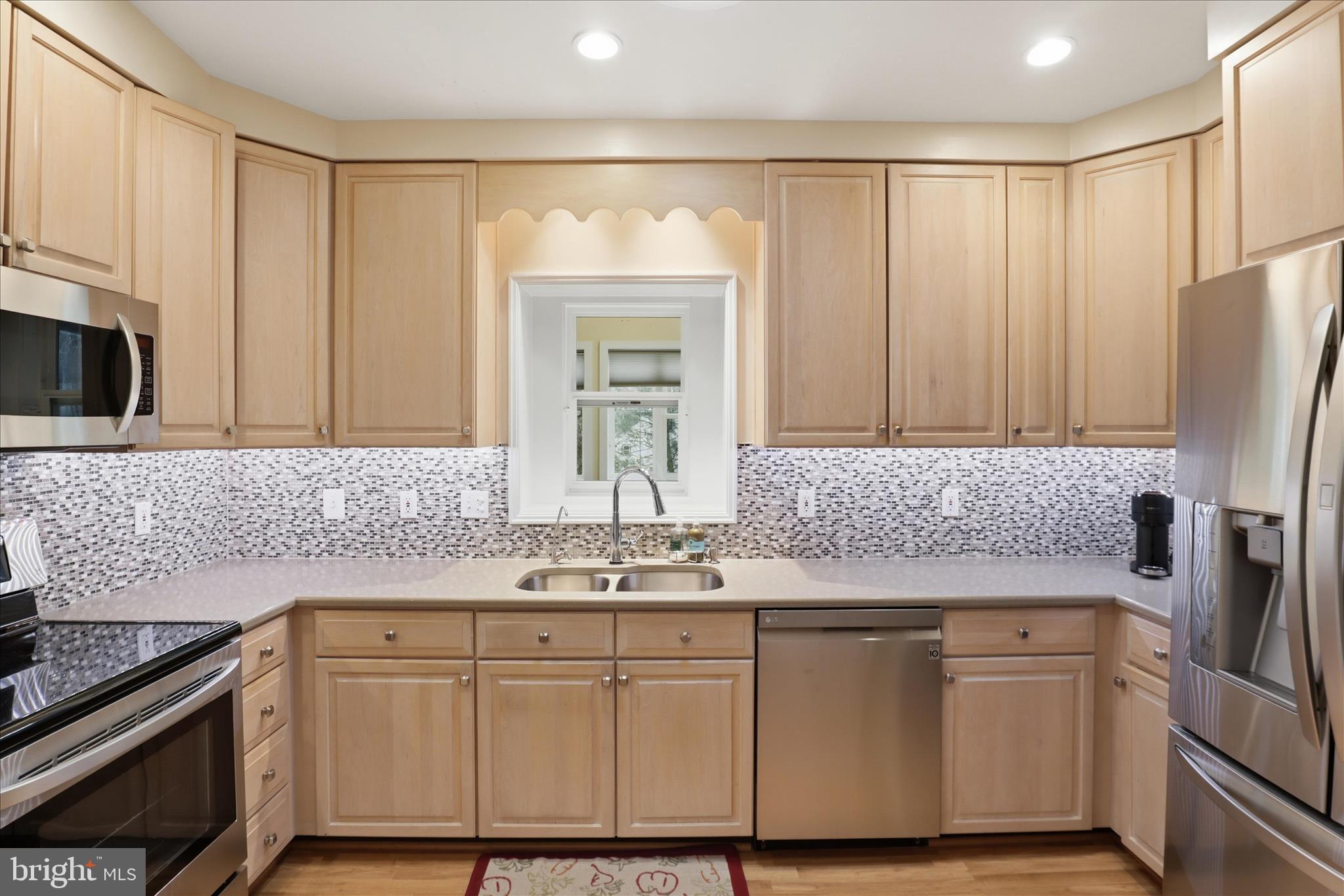 10009 Fairoaks Road Vienna, VA 22181 - Photo 6 of 54