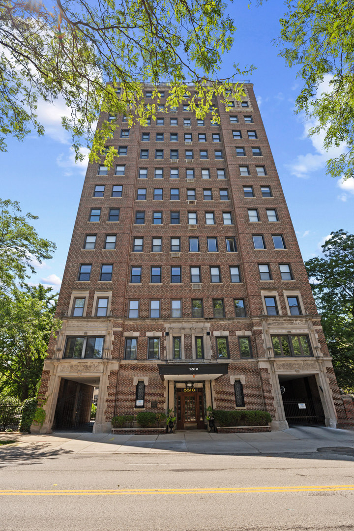 5510 North Sheridan Road, Unit 2A Chicago, IL 60640 - Photo 1 of 36 a view of a large building
