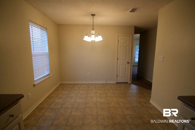 4005 Kendallbrook Loop Foley, AL 36535 - Photo 10 of 12 Kitchen / Breakfast