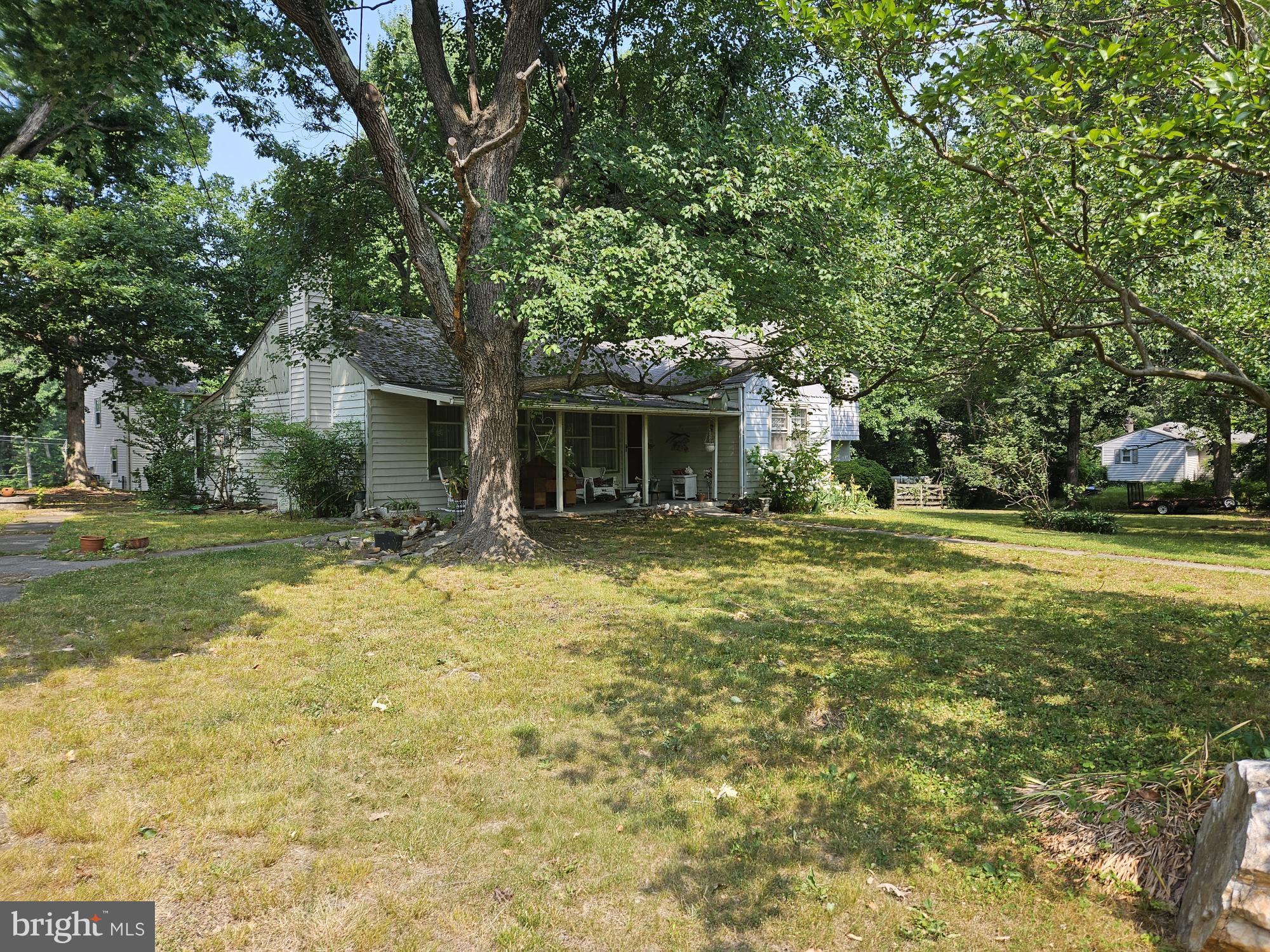 7122 Neuman Street Springfield, VA 22150 - Photo 30 of 35 Front yard to side yard
