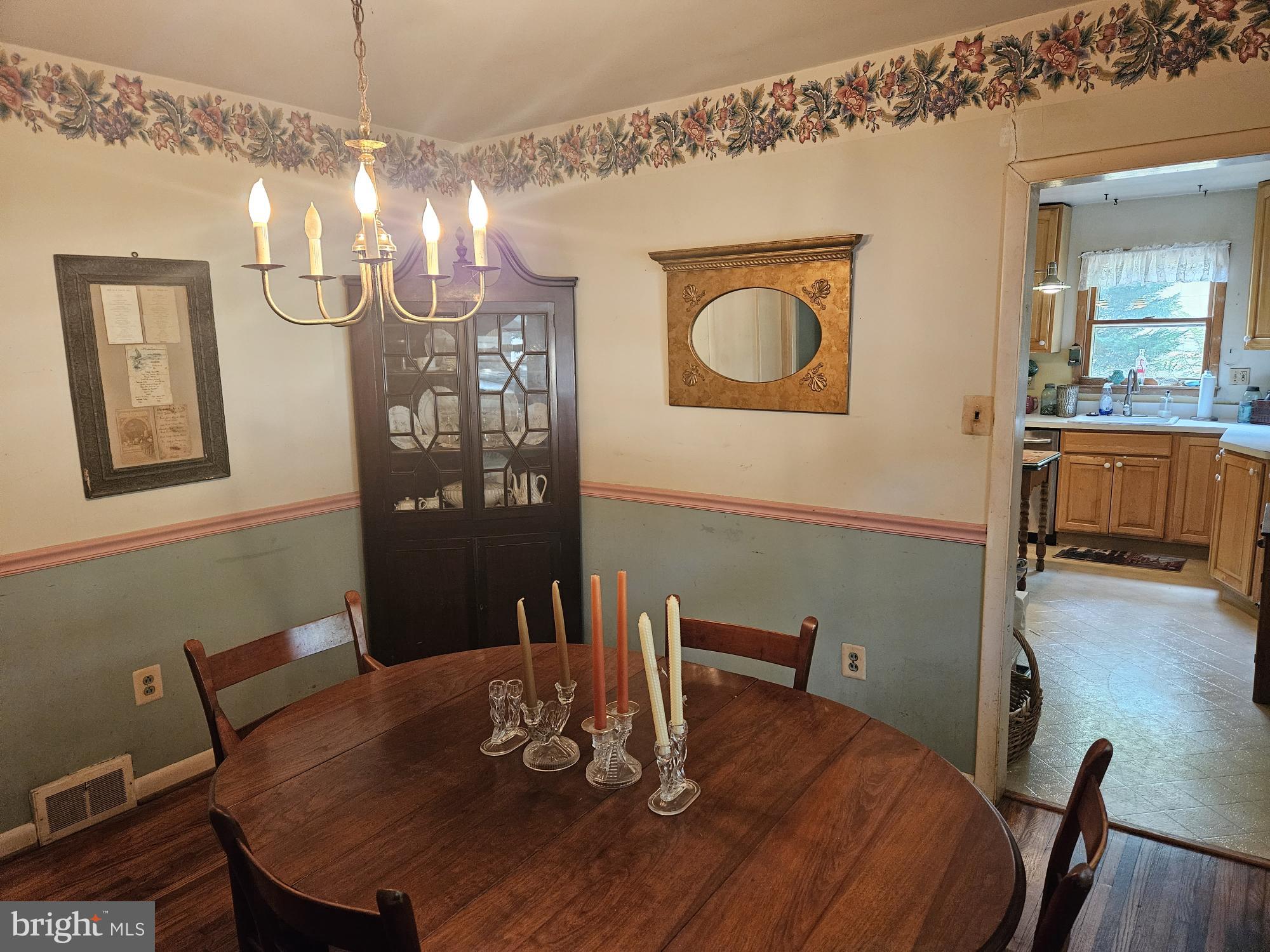 7122 Neuman Street Springfield, VA 22150 - Photo 10 of 35 Dining room