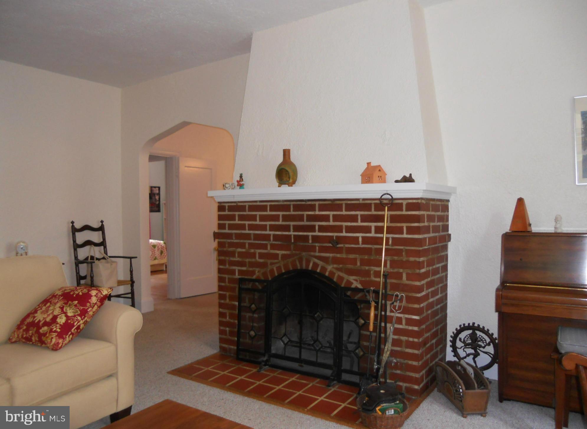 609 Anneslie Road Baltimore, MD 21212 - Photo 3 of 20 Living Room