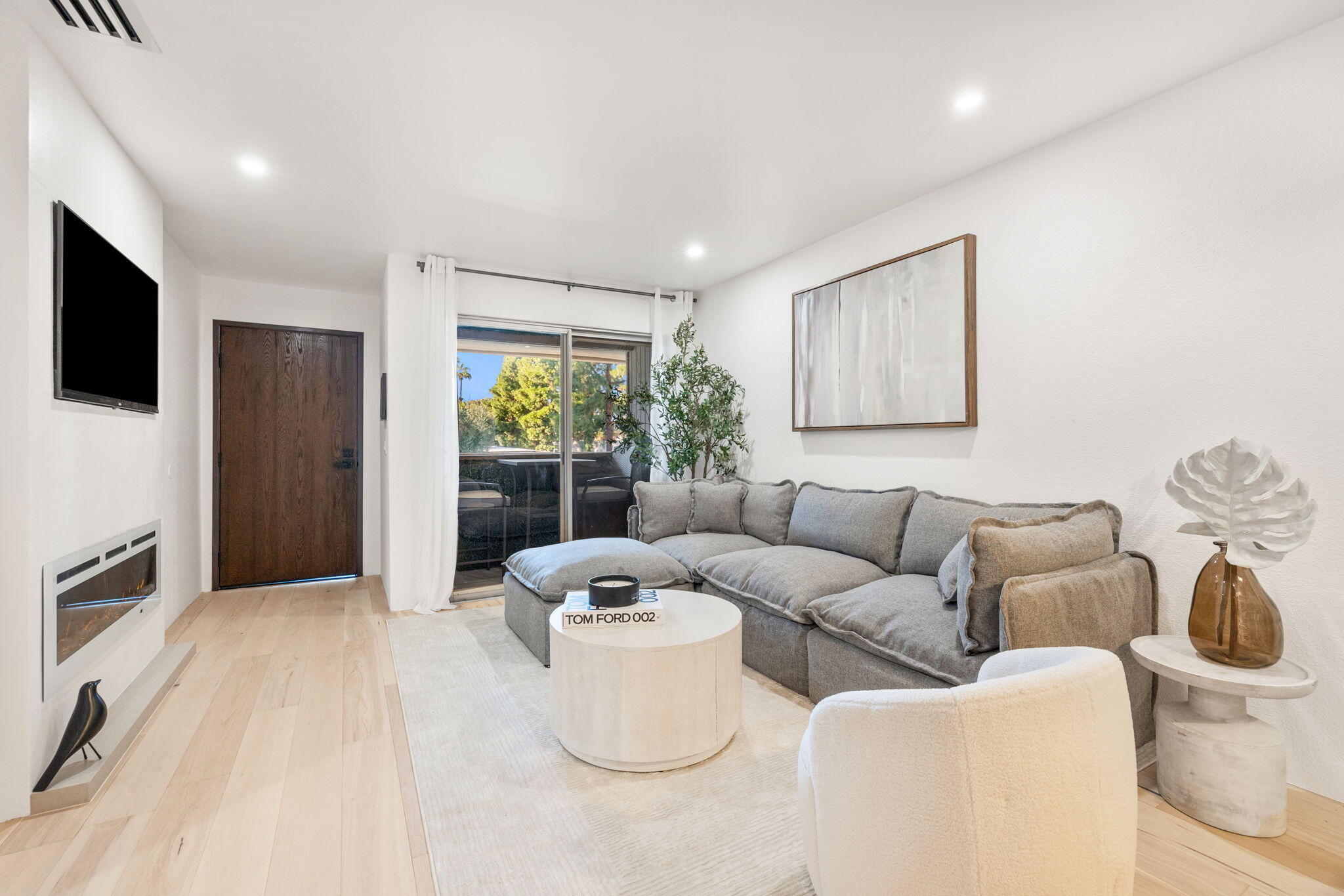 2857 North Los Felices Road, Unit 203 Palm Springs, CA 92262 - Photo 4 of 40 14-web-or-mls-8M4A3488