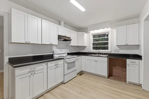 $170,000 | 412 County Rd S-22-129, Andrews, SC 29510