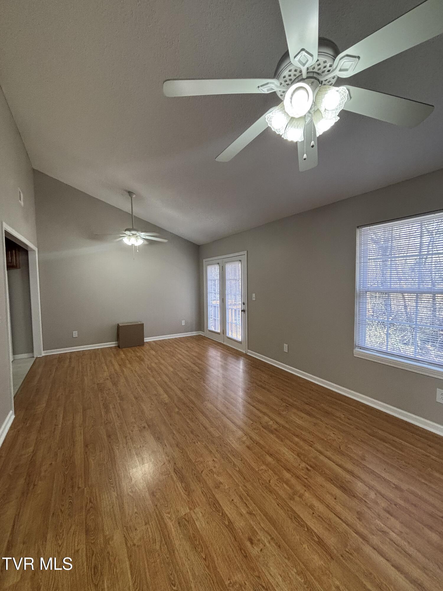 2822 Plymouth Road, Unit 2 Johnson City, TN 37601 - Photo 21 of 27 IMG_2370
