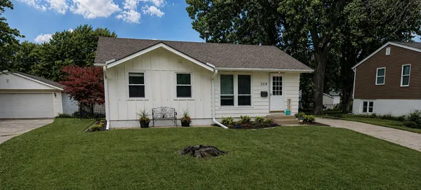 $1,900 | 2319 Pinehurst Street, Bettendorf, IA 52722