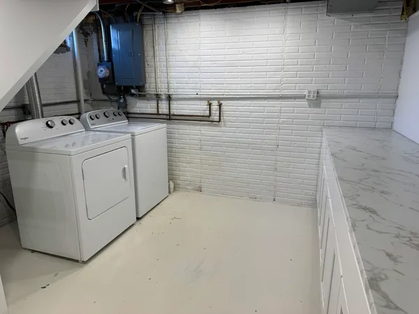 $1,900 | 2319 Pinehurst Street, Bettendorf, IA 52722