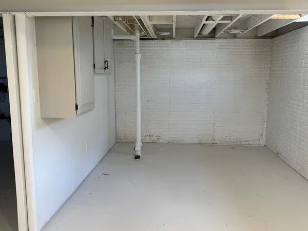 $1,900 | 2319 Pinehurst Street, Bettendorf, IA 52722