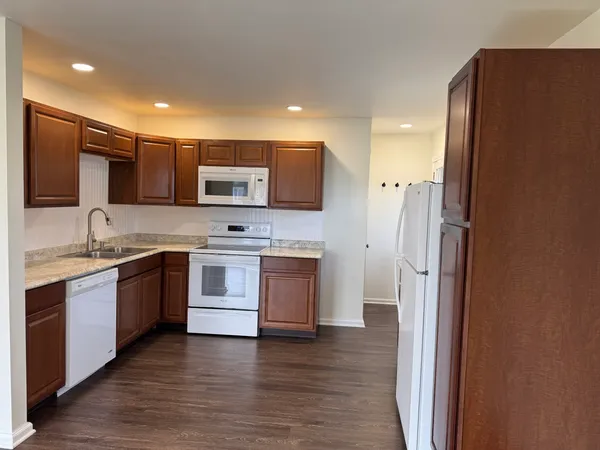 $1,900 | 2319 Pinehurst Street, Bettendorf, IA 52722