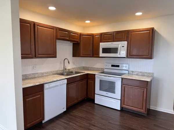 $1,900 | 2319 Pinehurst Street, Bettendorf, IA 52722